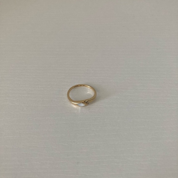 14k gold ring with 2 diamond chips and mother of pearl - Picture 5 of 5
